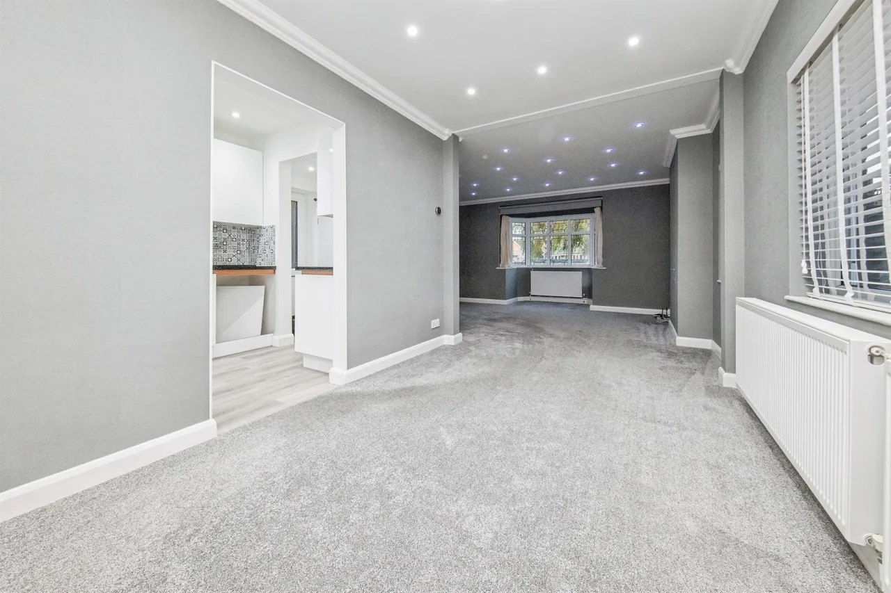 Garden Road, Jaywick, CO15, photo 4
