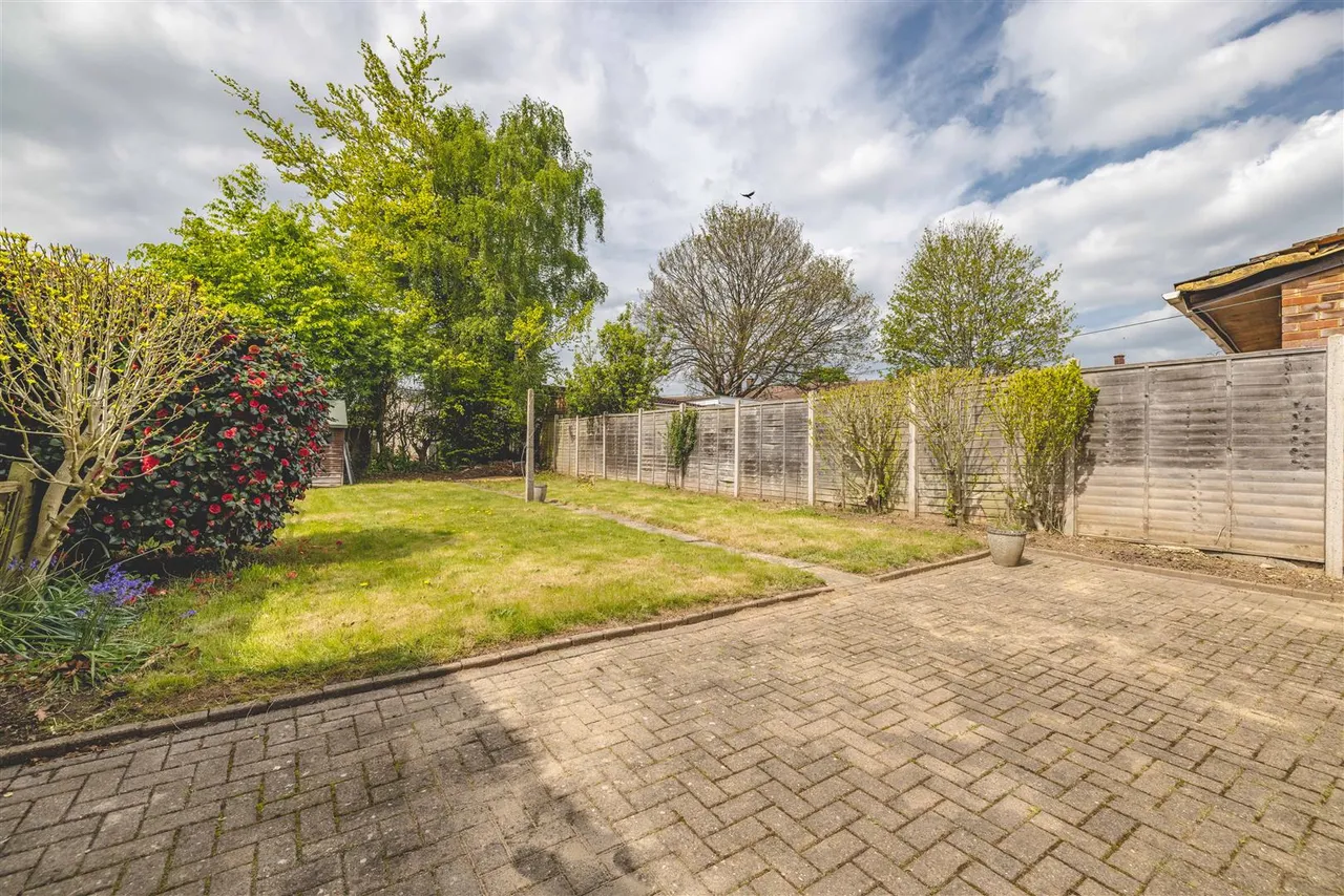 Moat Drive, Slough, Berkshire, SL2 5TG, photo 19