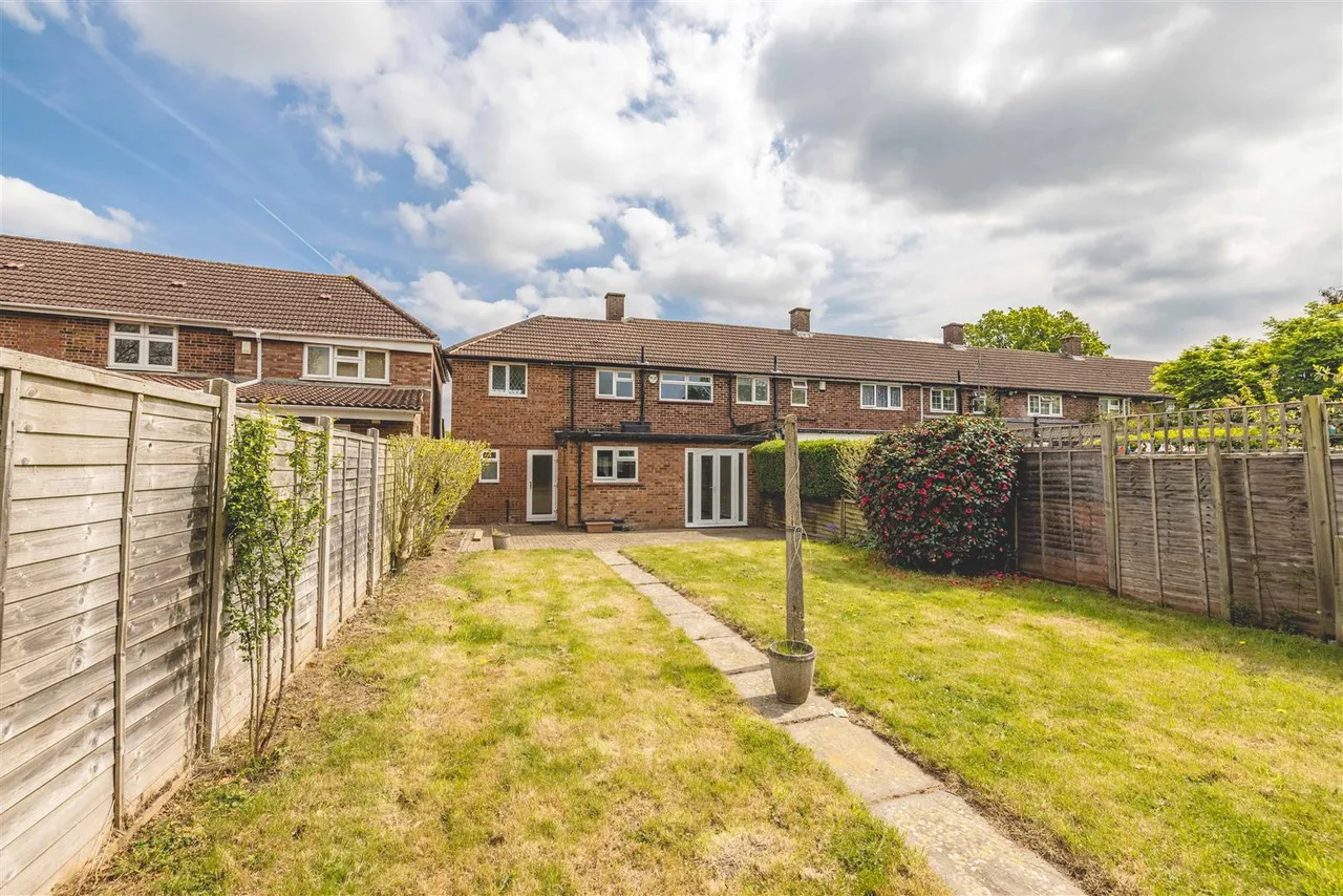 Moat Drive, Slough, Berkshire, SL2 5TG, photo 9
