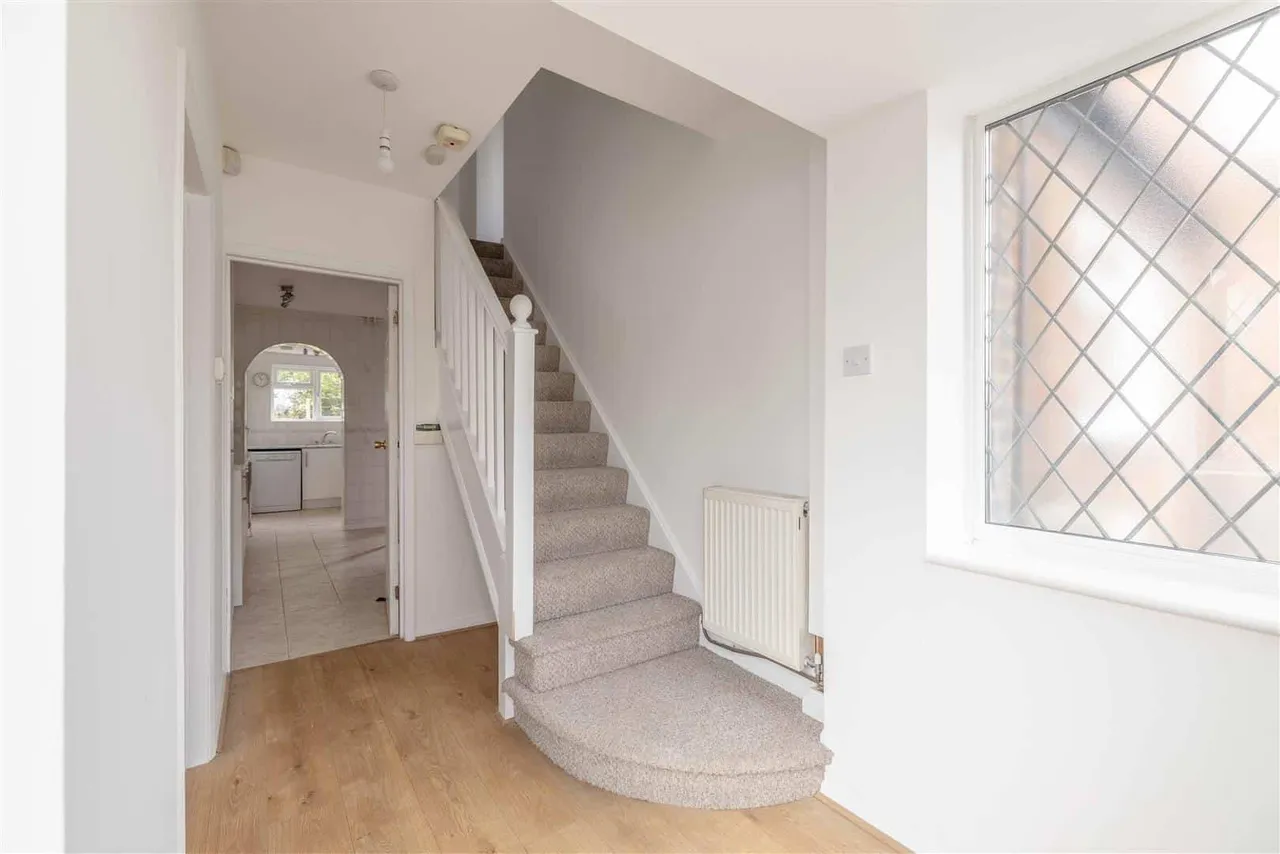 Moat Drive, Slough, Berkshire, SL2 5TG, photo 2