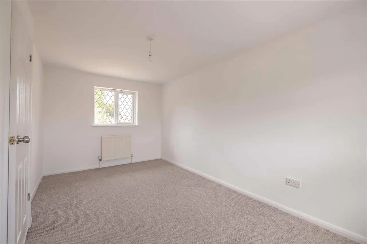 Moat Drive, Slough, Berkshire, SL2 5TG, photo 8