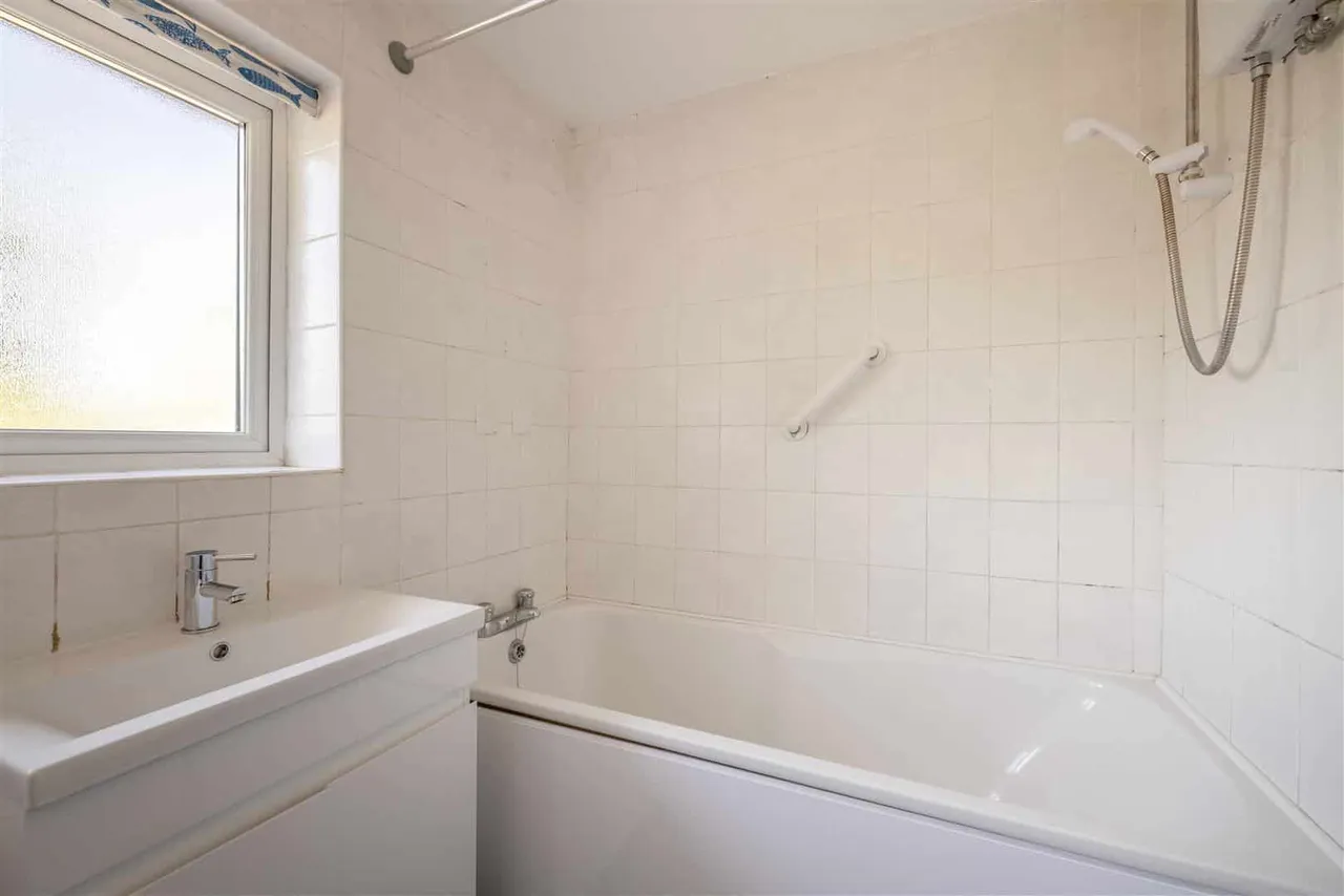 Moat Drive, Slough, Berkshire, SL2 5TG, photo 21