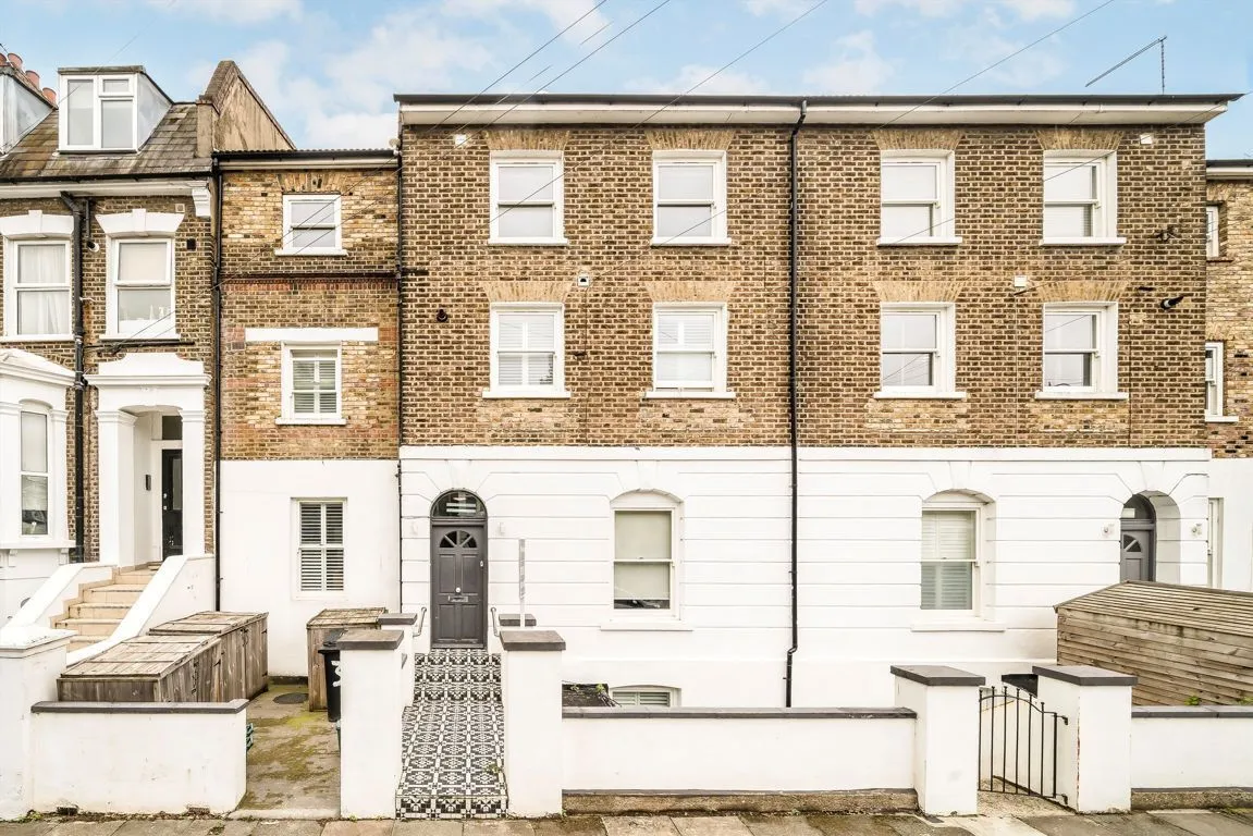 2 bed property for sale, Mill Hill Road, W3