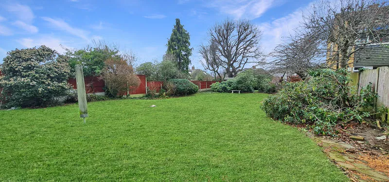 Springwater Road, Leigh-On-Sea, Essex, SS9 5BJ, photo 3