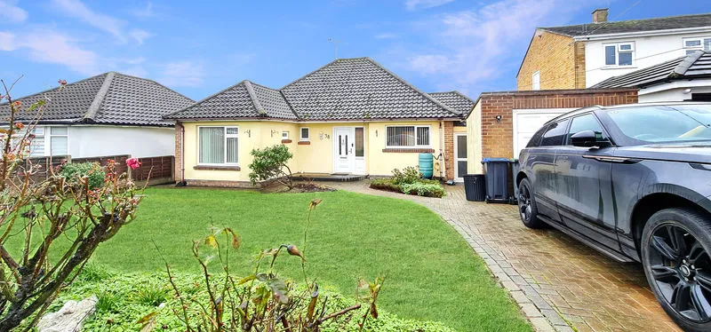 3 bed house for sale — Springwater Road, Leigh-On-Sea, Essex, SS9 5BJ