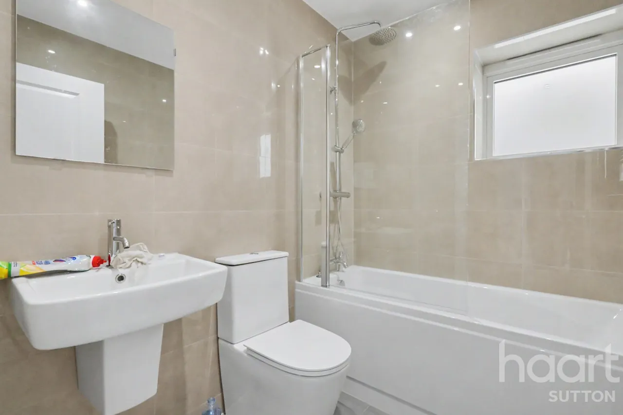 Sutton Court Road, SM1, photo 4