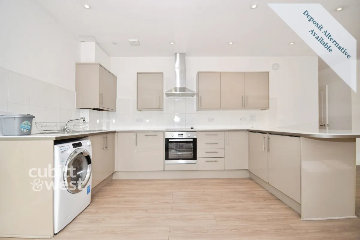 Wood Street, East Grinstead, RH19, photo 4