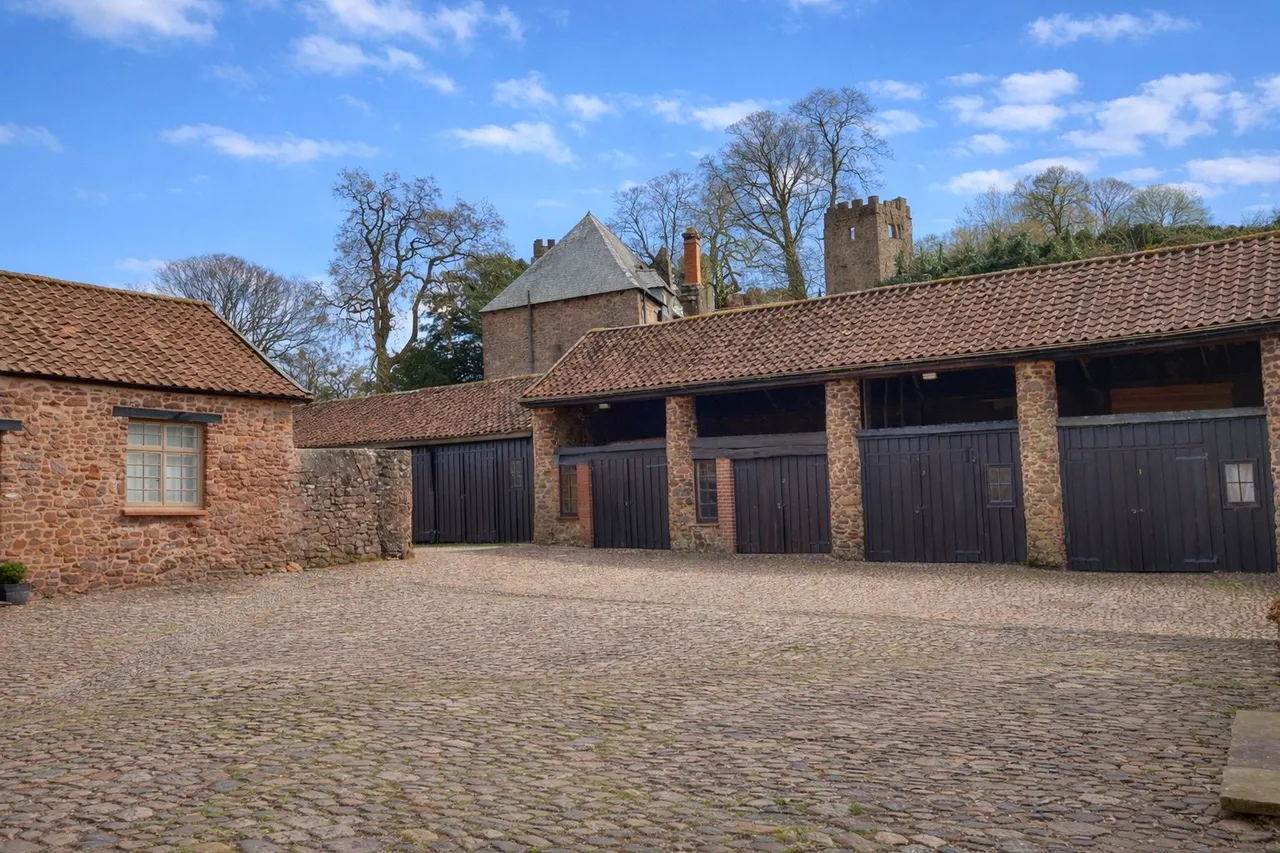 Castle Hill, Dunster, TA24, photo 9
