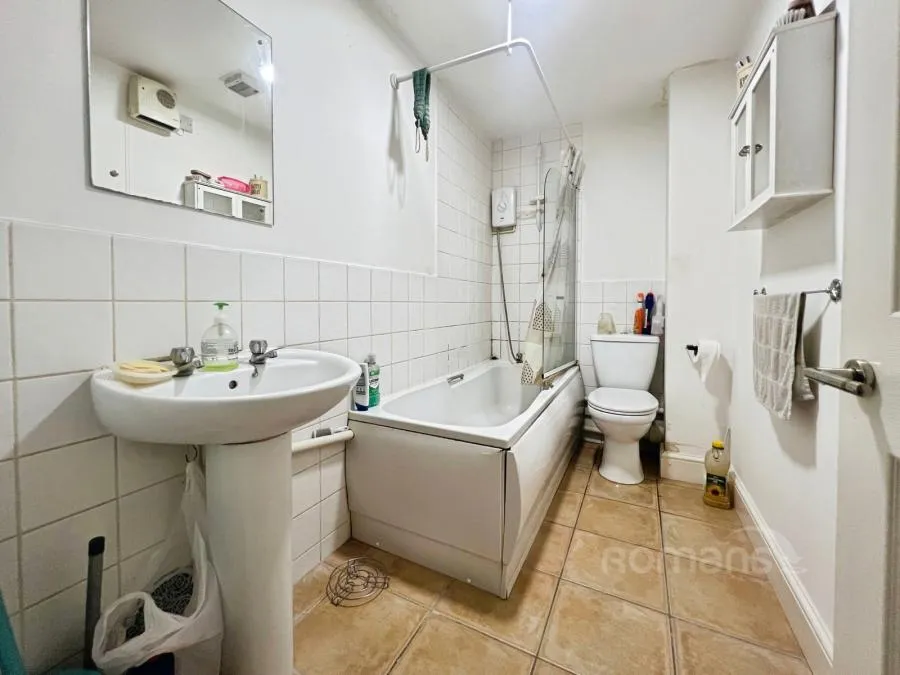Victoria Road, Aldershot, GU11, photo 12