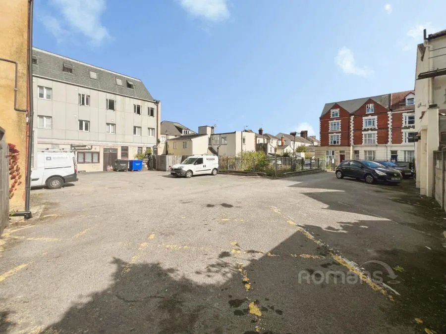 Victoria Road, Aldershot, GU11, photo 3