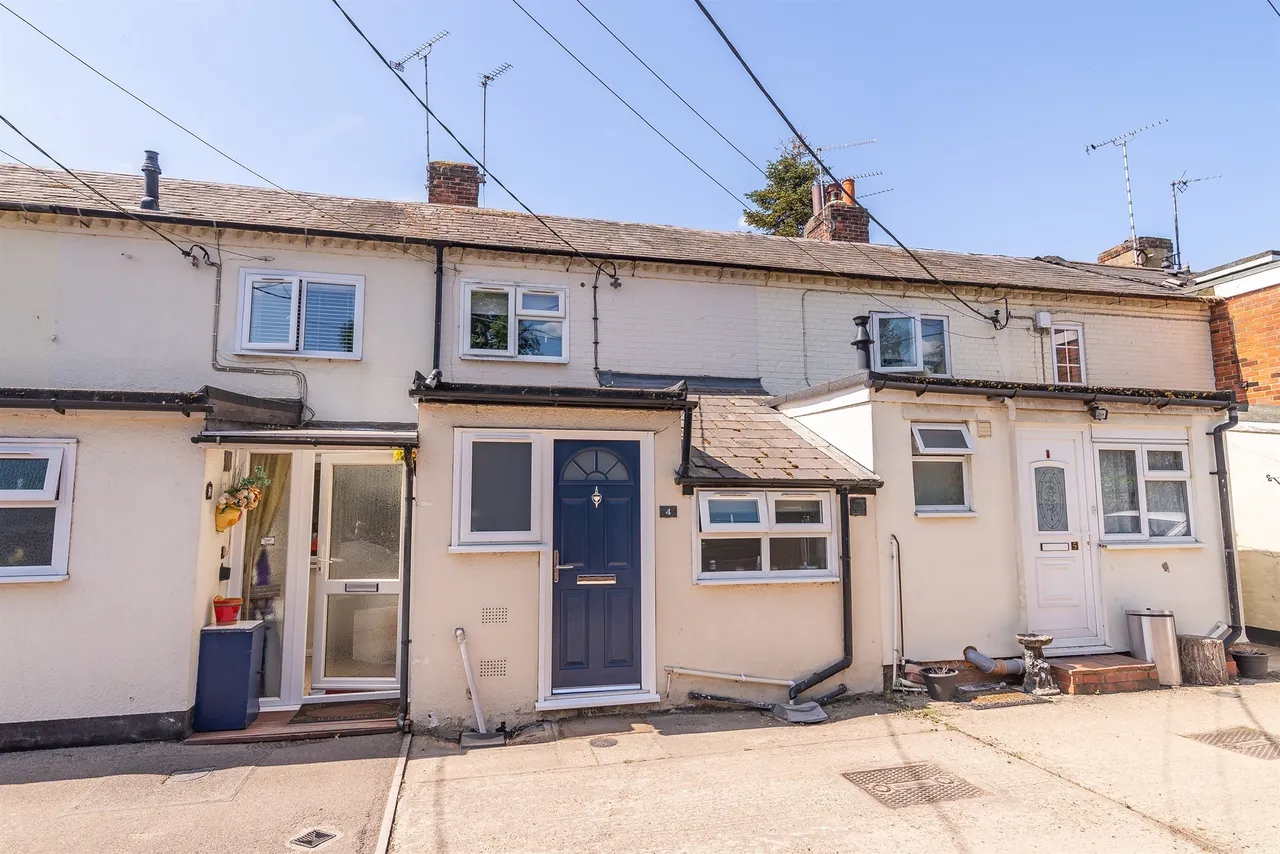 2 bed house for sale — The Roothings, Heybridge, Maldon