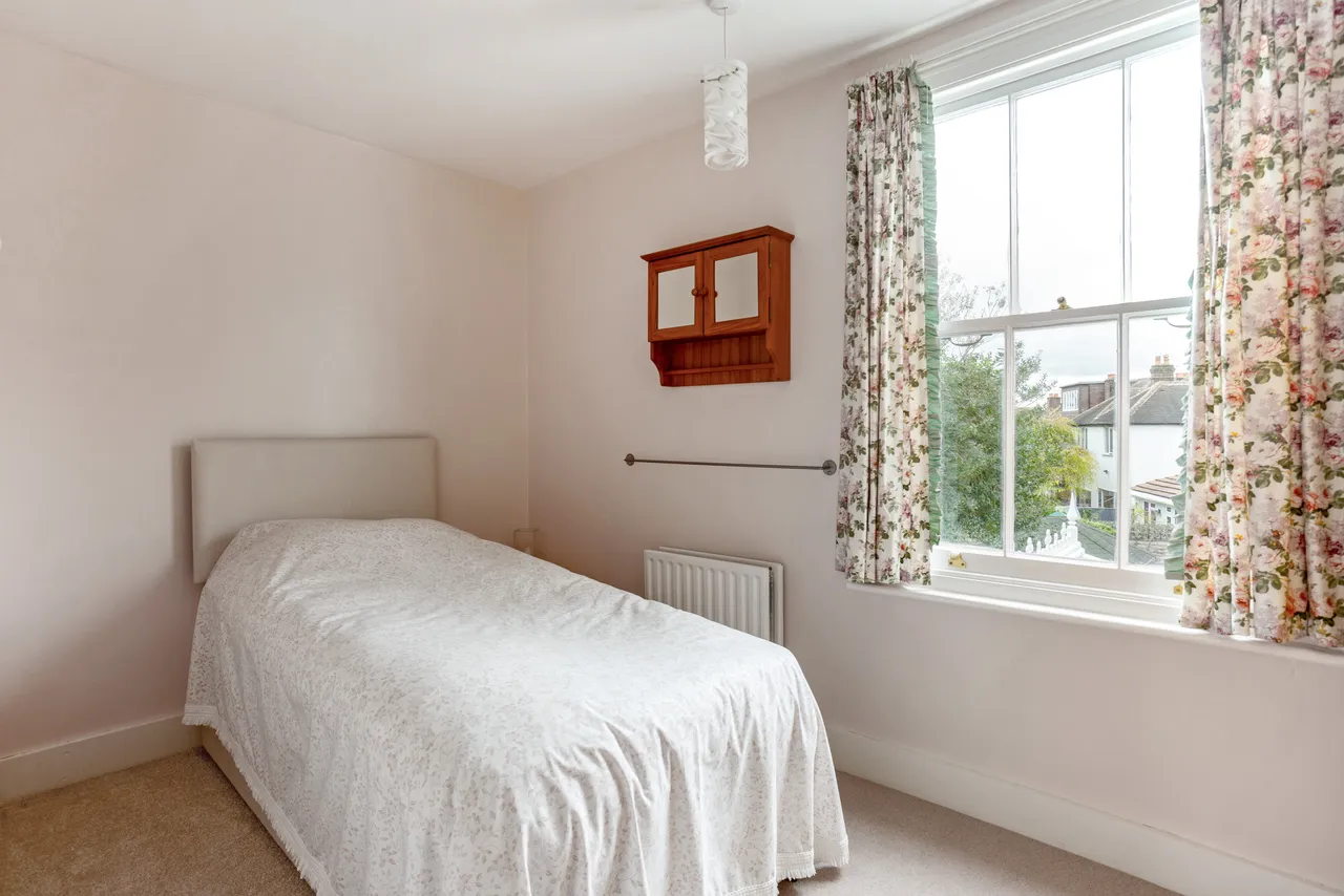 College Road, Epsom, KT17, photo 16
