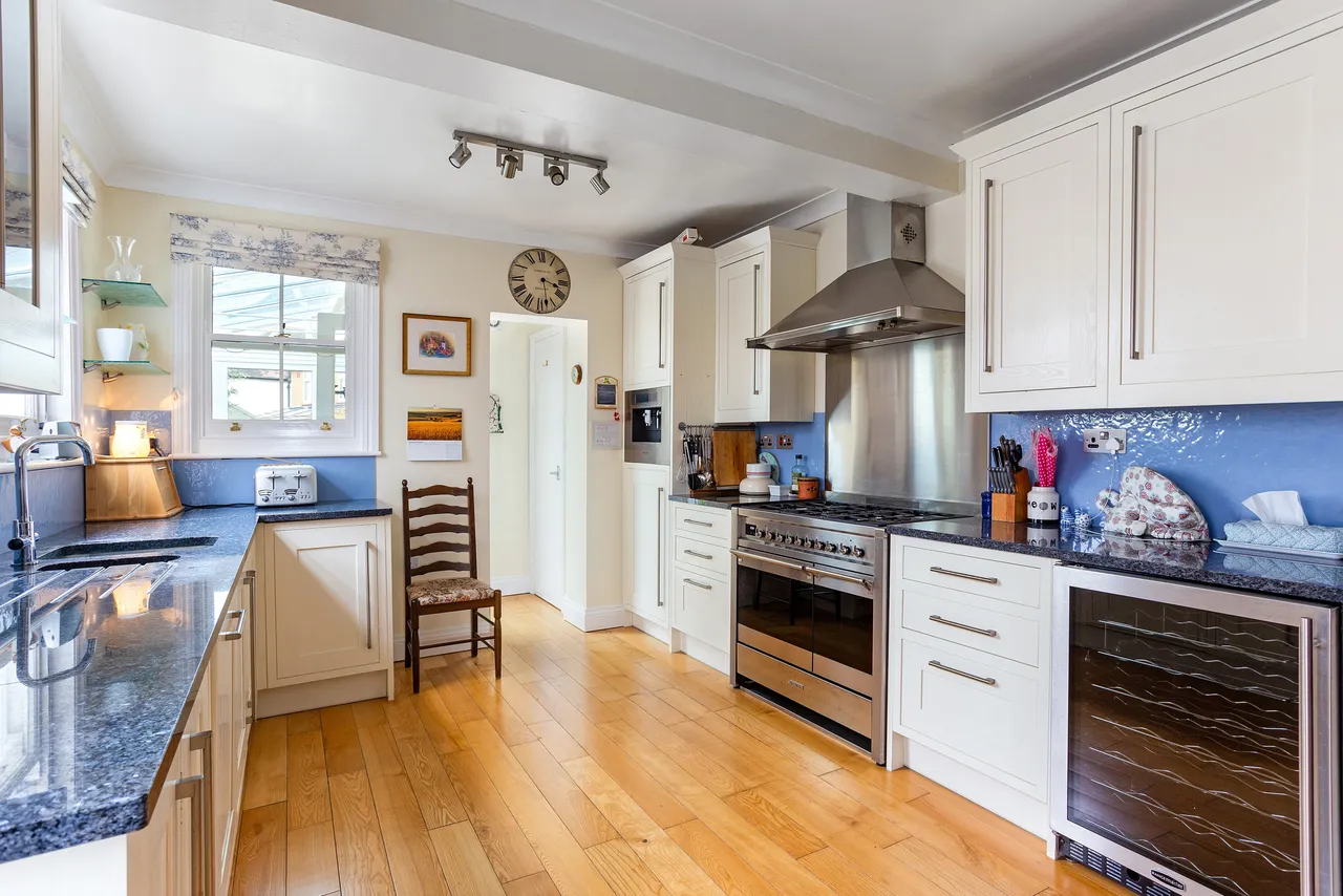 College Road, Epsom, KT17, photo 2