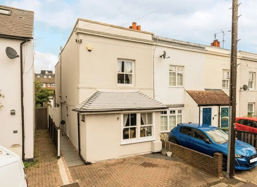 3 bed house for sale — Cleaveland Road, Surbiton, KT6