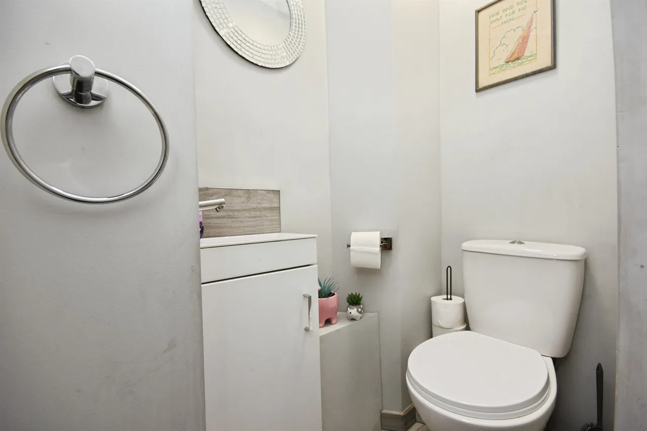 Karen Close, Brentwood, CM15, photo 8