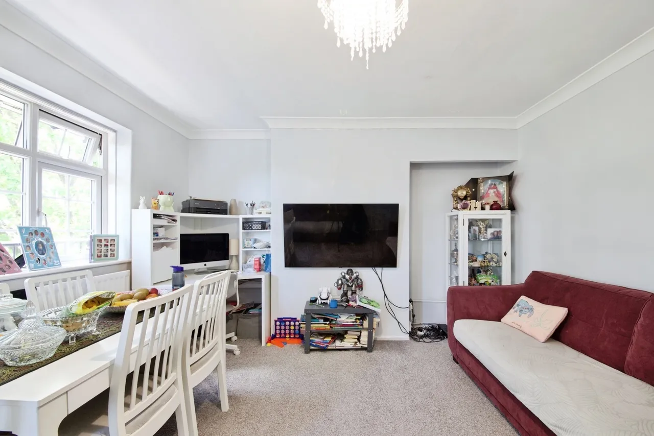 The Poplars, London, N14, photo 2