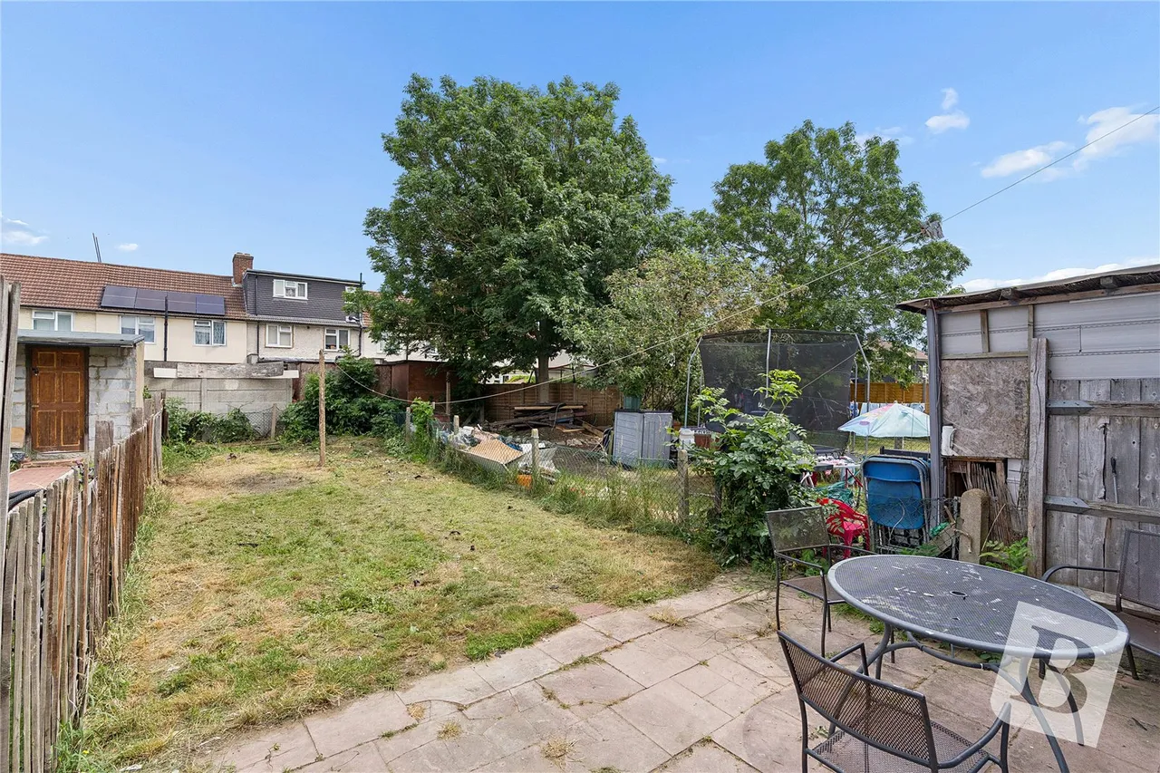 Rogers Gardens, Dagenham, RM10, photo 4