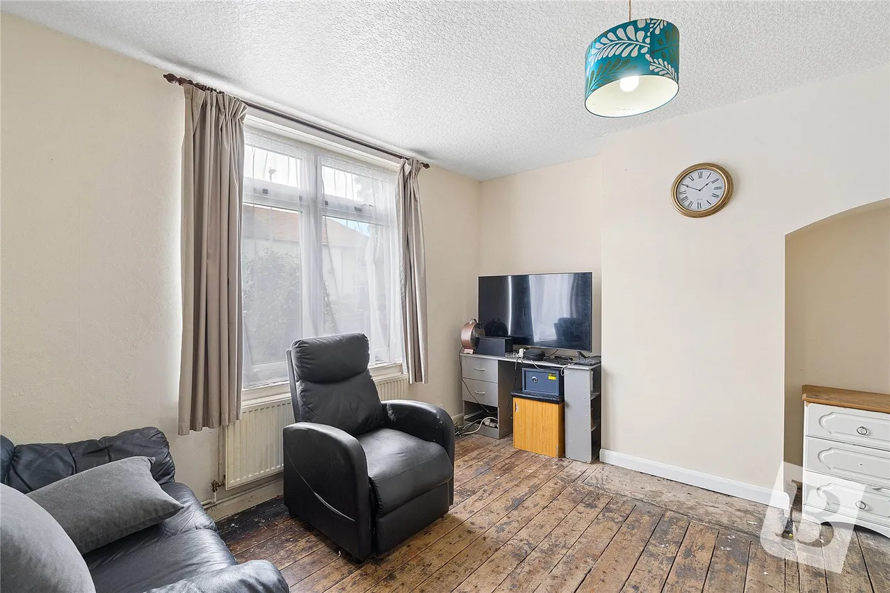 Rogers Gardens, Dagenham, RM10, photo 2