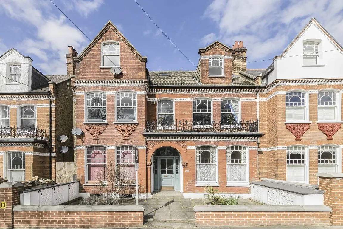 1 bed property to rent, Hillbury Road, SW17