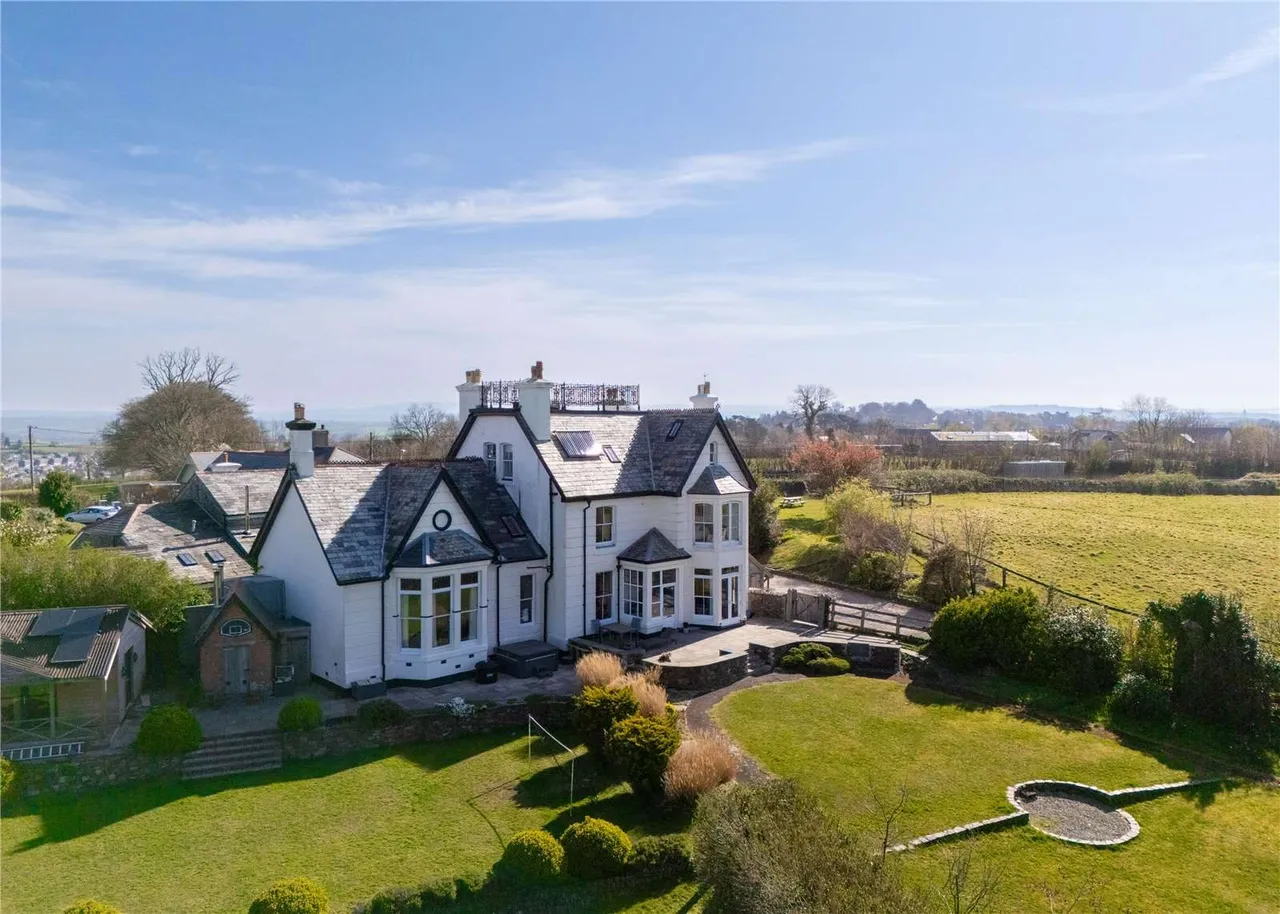7 bed house for sale, Launceston, PL15