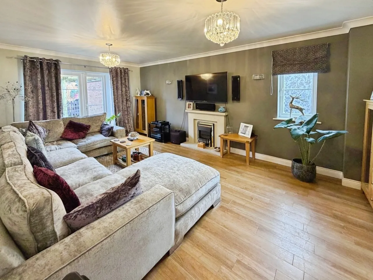 Caspian Gardens, Westbury, photo 2