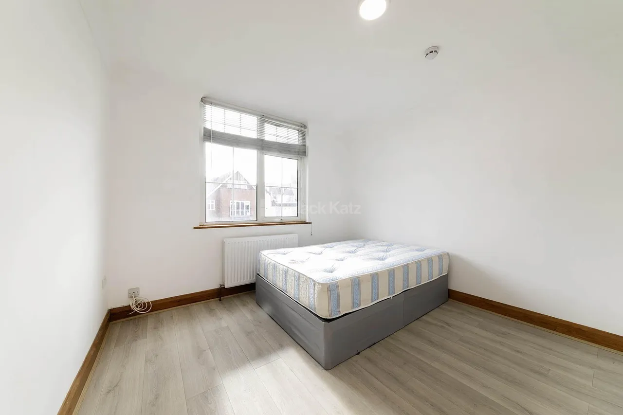 Willesden Lane, London, NW2, photo 8