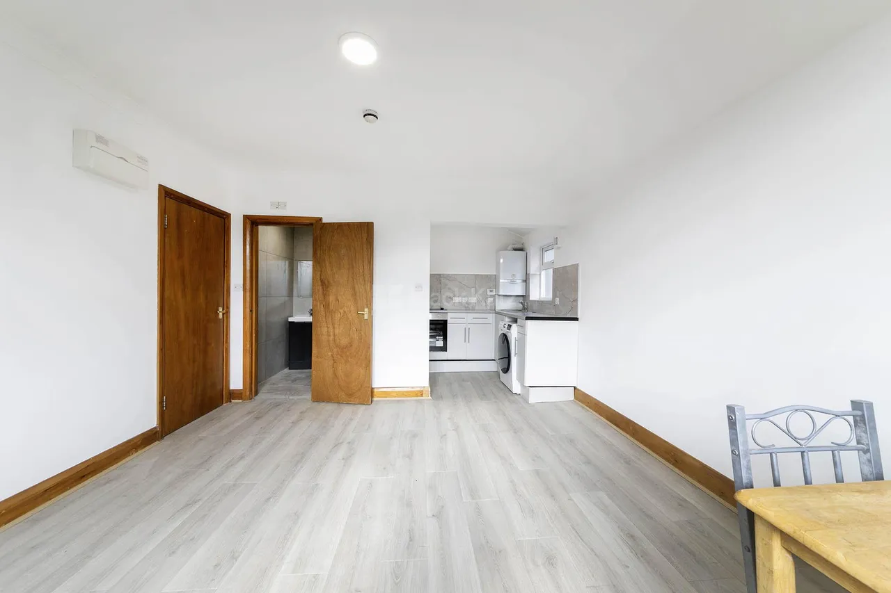 Willesden Lane, London, NW2, photo 16