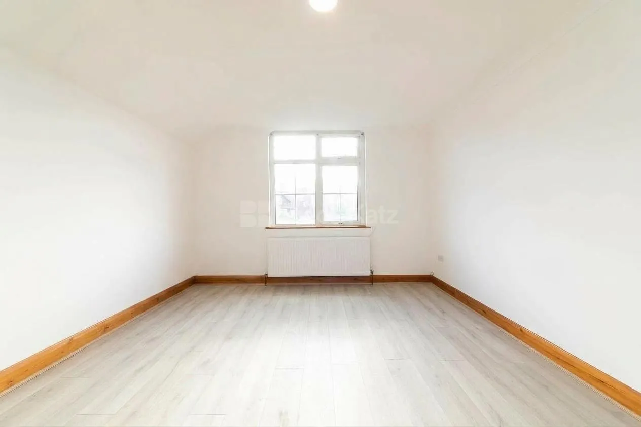 Willesden Lane, London, NW2, photo 3