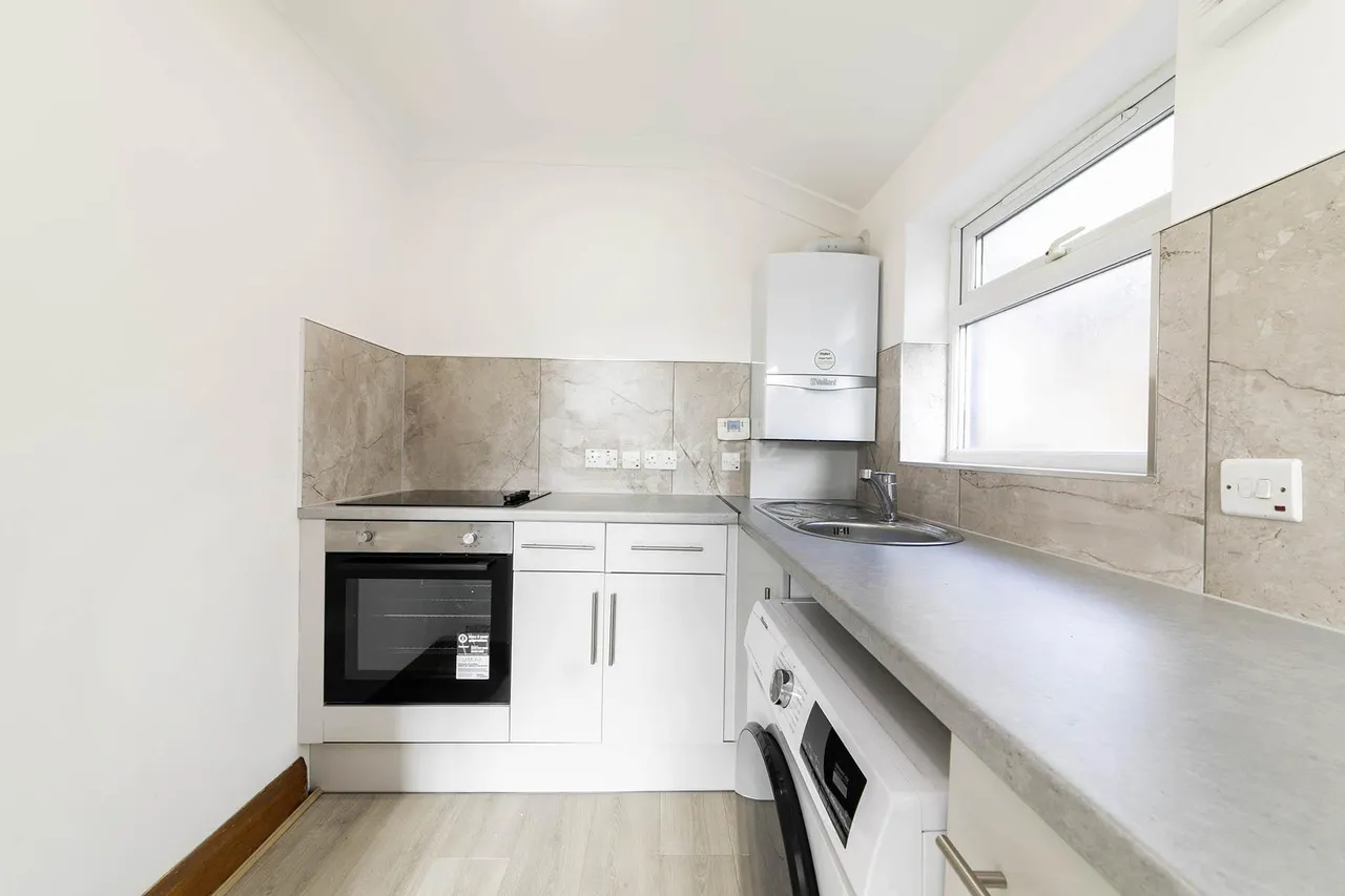 Willesden Lane, London, NW2, photo 6