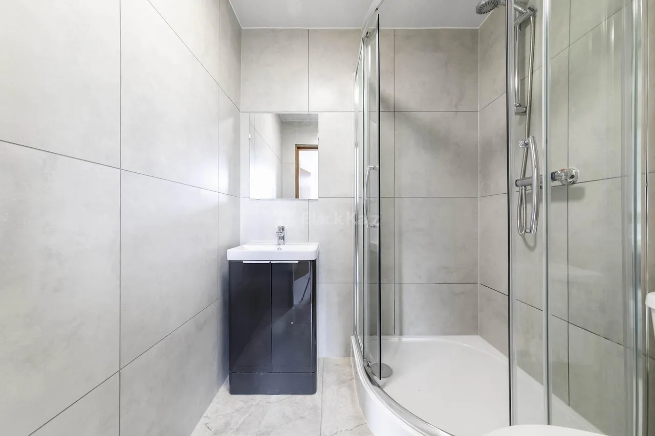 Willesden Lane, London, NW2, photo 14