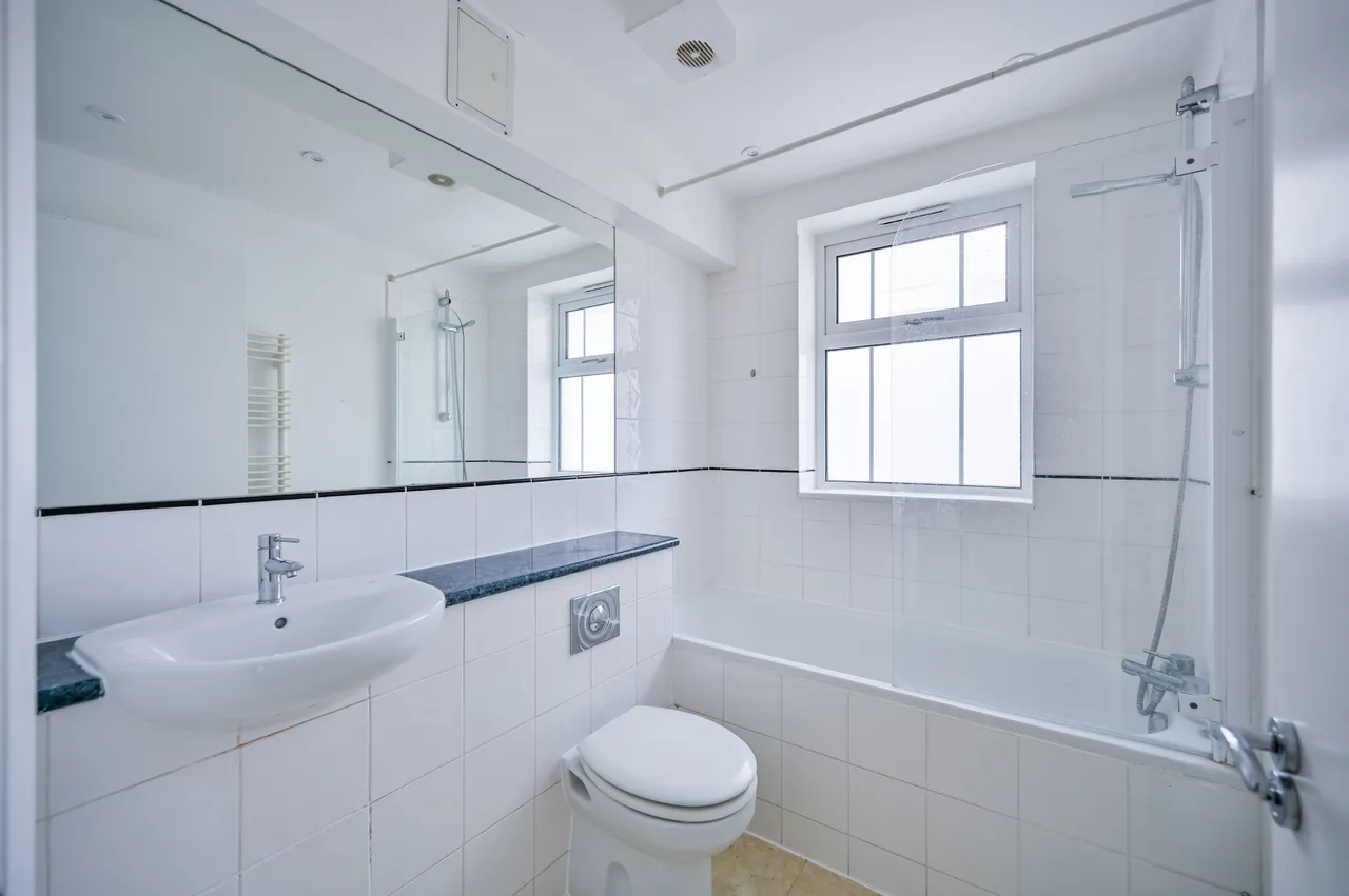 5 Stewart House, 42 Villiers Road, Kingston upon Thames, photo 6
