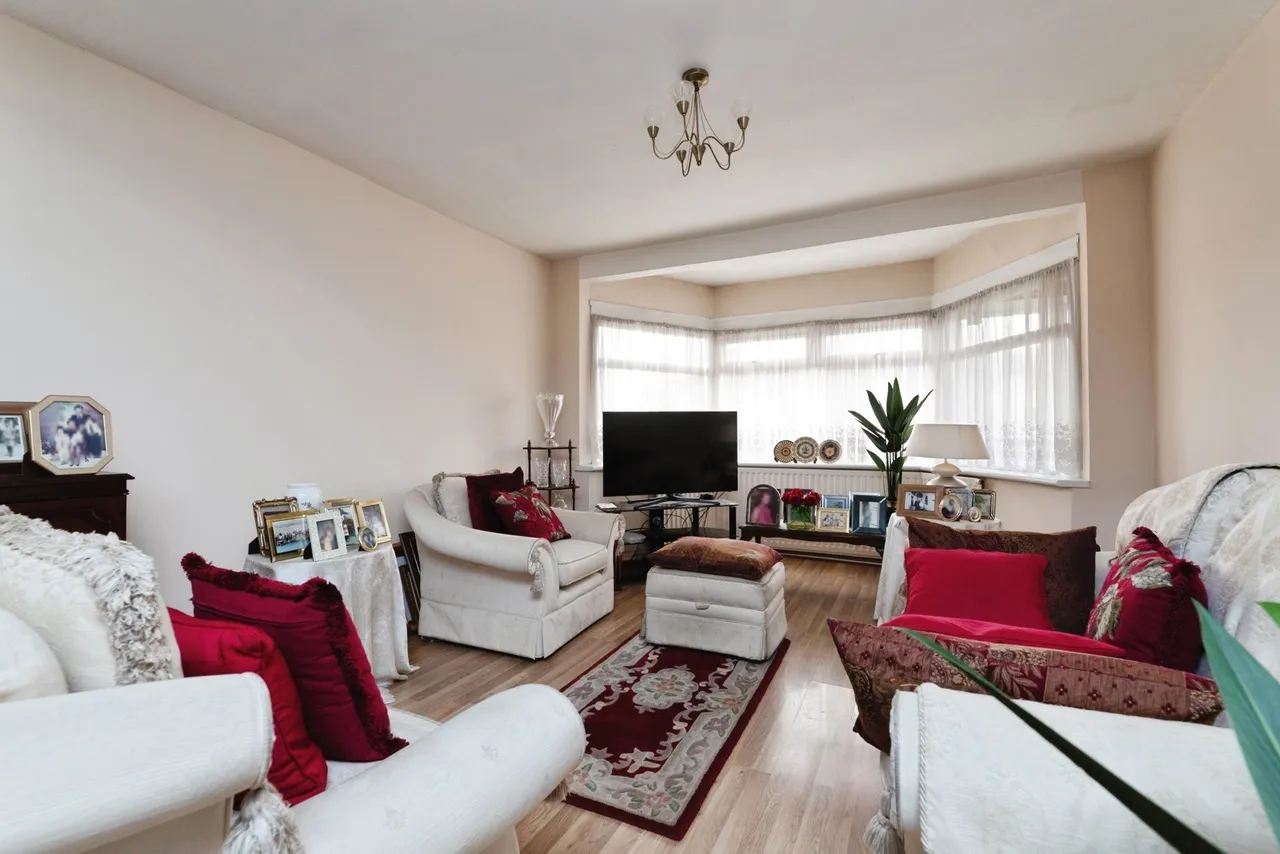 Southend Road, Woodford Green, IG8, photo 5