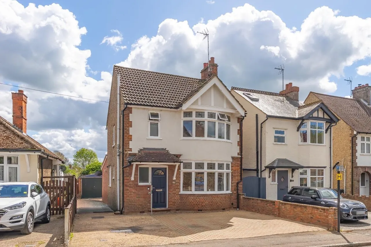 3 bed house for sale — Wing Road, Leighton Buzzard