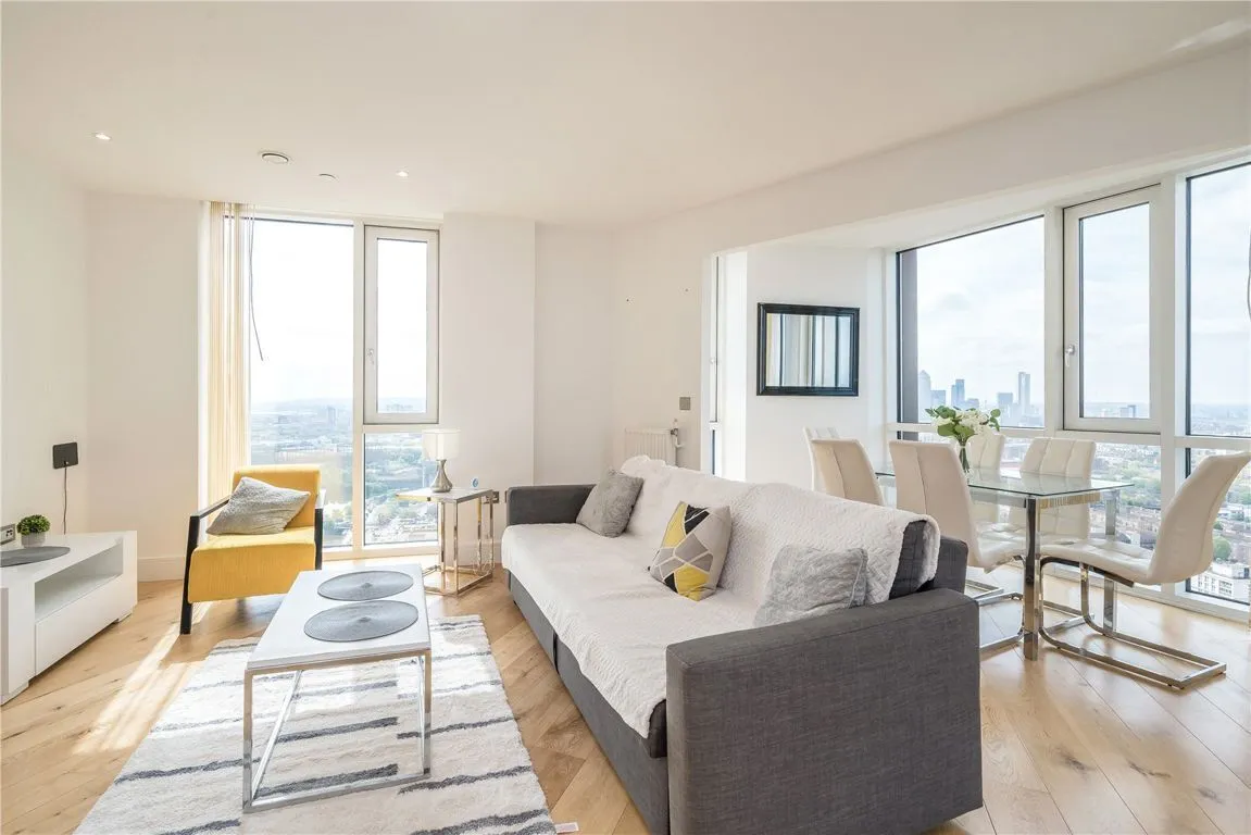 3 bed flat for sale — High Street, Bow