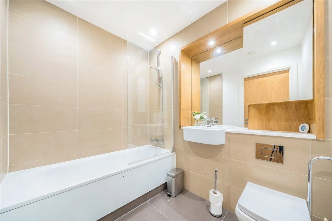 High Street, Bow, photo 9