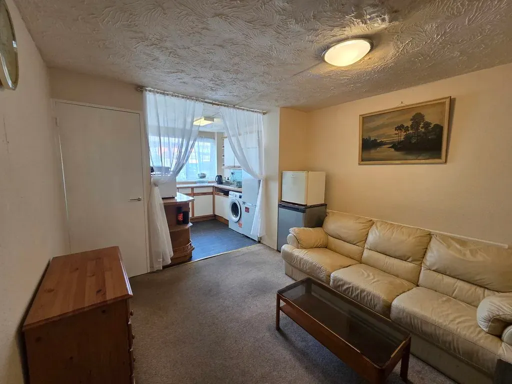 Sunningdale Way, Bletchley, Milton Keynes, Buckinghamshire, MK3 7SB, photo 2