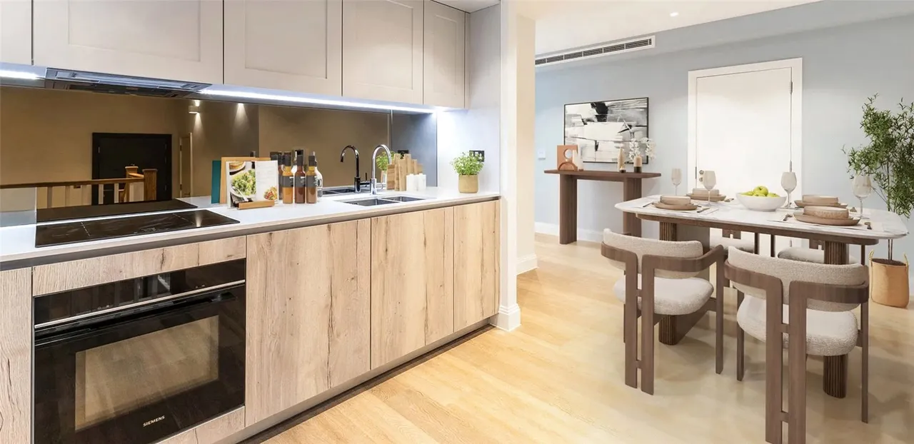2 bed flat for sale, Chelsea Bridge Wharf, London, SW11