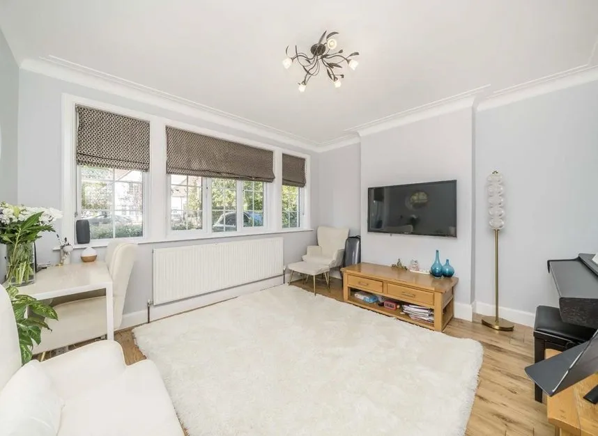 Courtlands Avenue, Hampton, TW12, photo 4