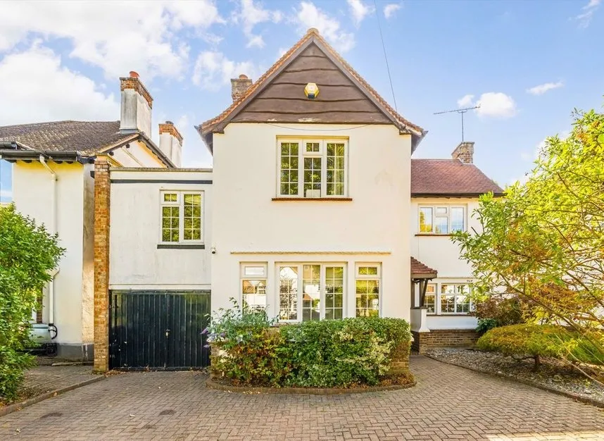 6 bed house for sale — Courtlands Avenue, Hampton, TW12