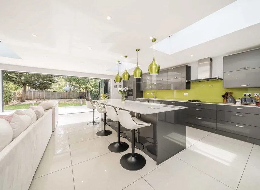 Courtlands Avenue, Hampton, TW12, photo 3