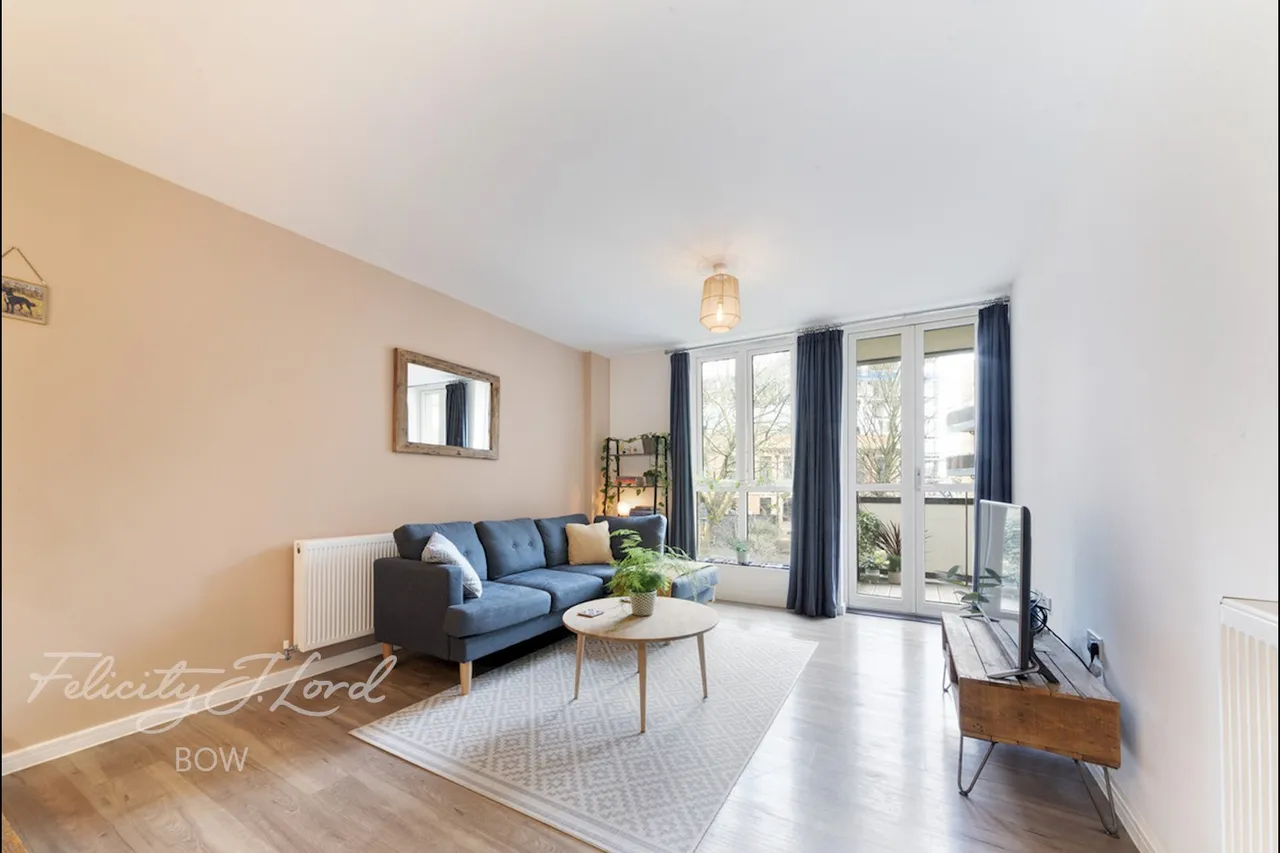 2 bed flat for sale, Nellie Cressall Way, London, E3