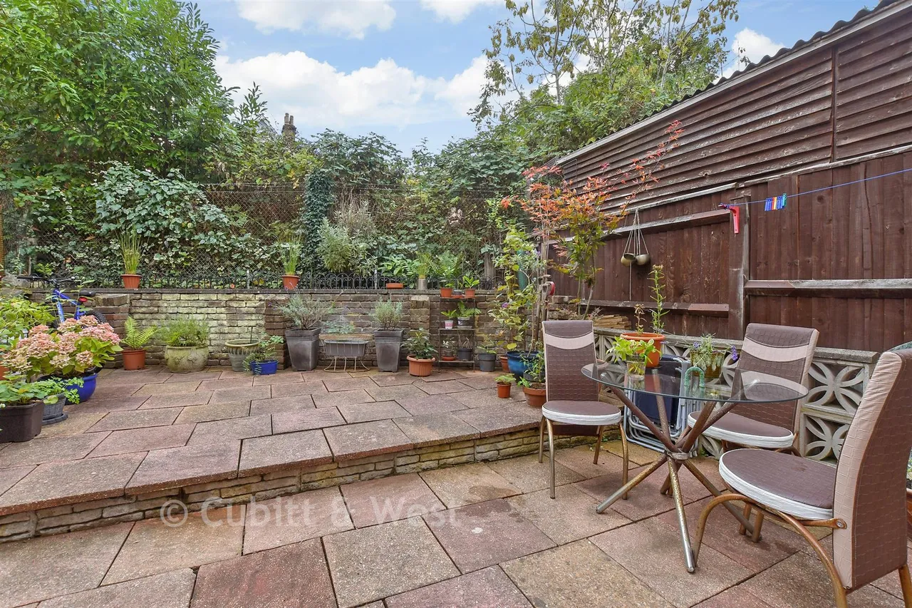 Observatory Walk, Redhill, RH1, photo 2