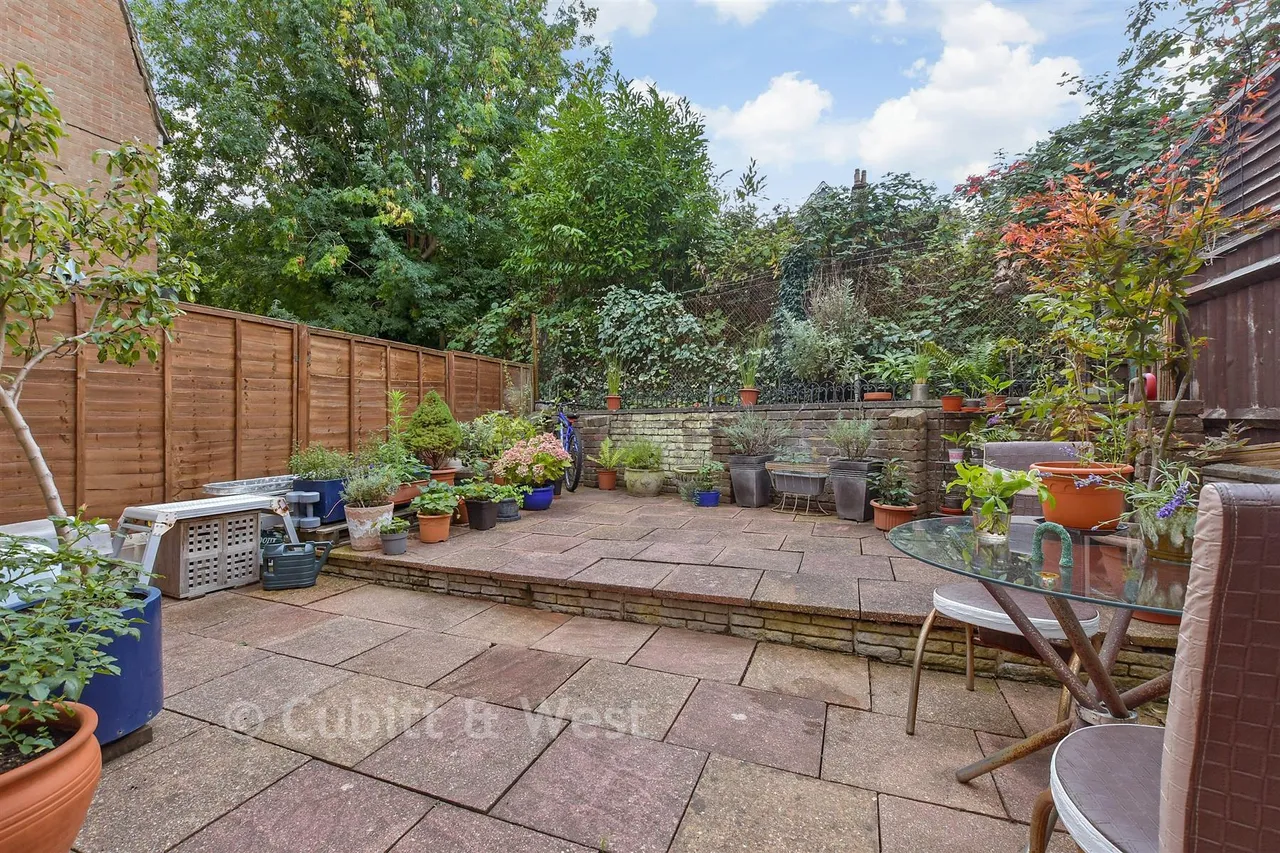 Observatory Walk, Redhill, RH1, photo 15