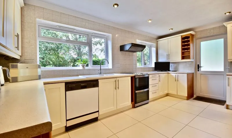 Roebuck Close, Ashtead, KT21, photo 4