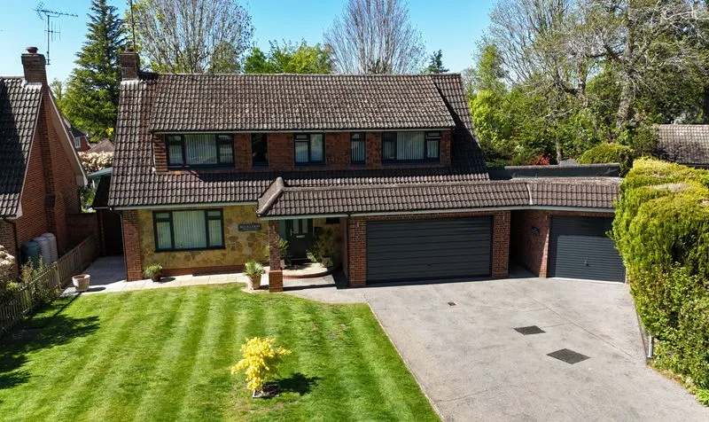 4 bed house for sale, Roebuck Close, Ashtead, KT21