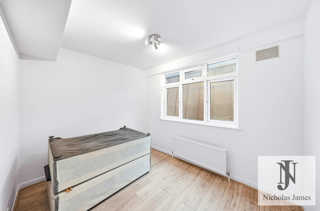 Seven Sisters Road, London, N4, photo 26