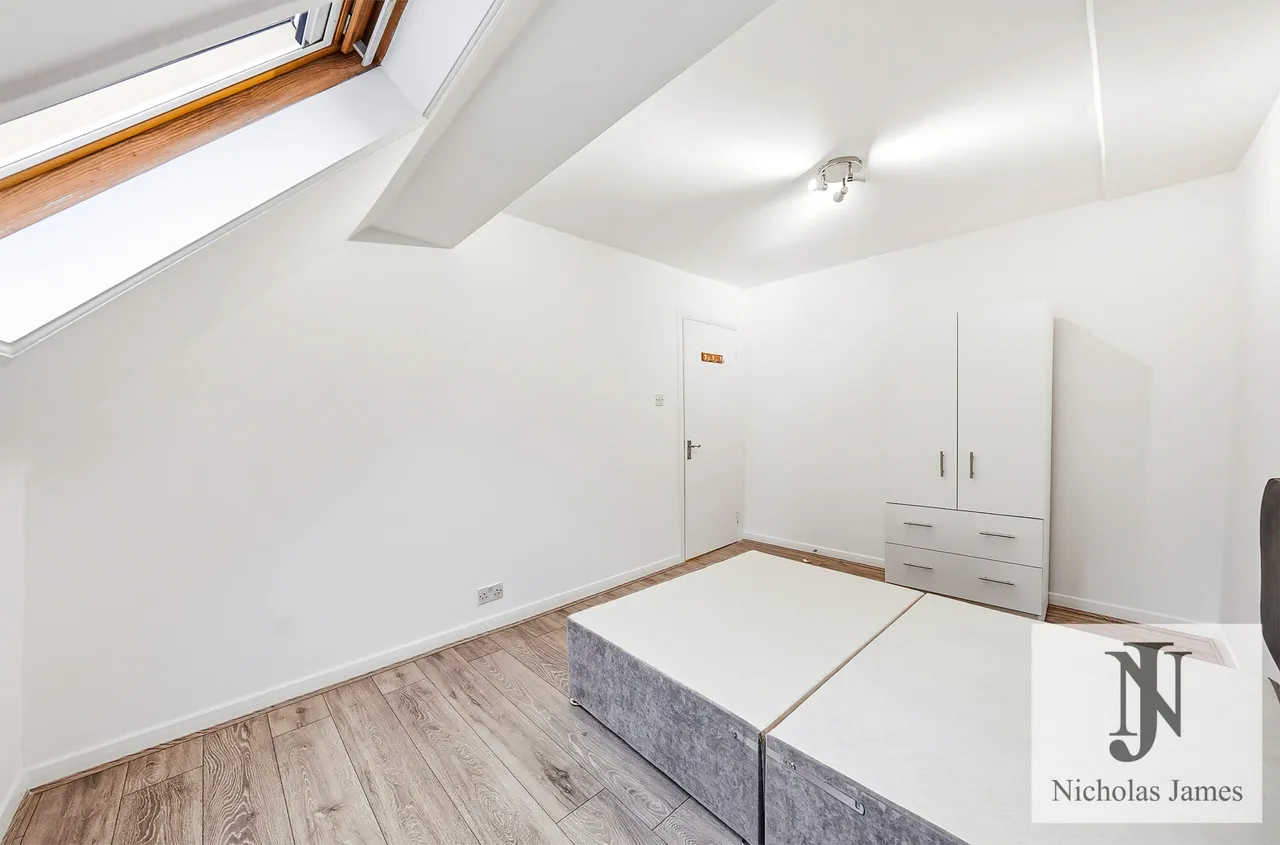Seven Sisters Road, London, N4, photo 11