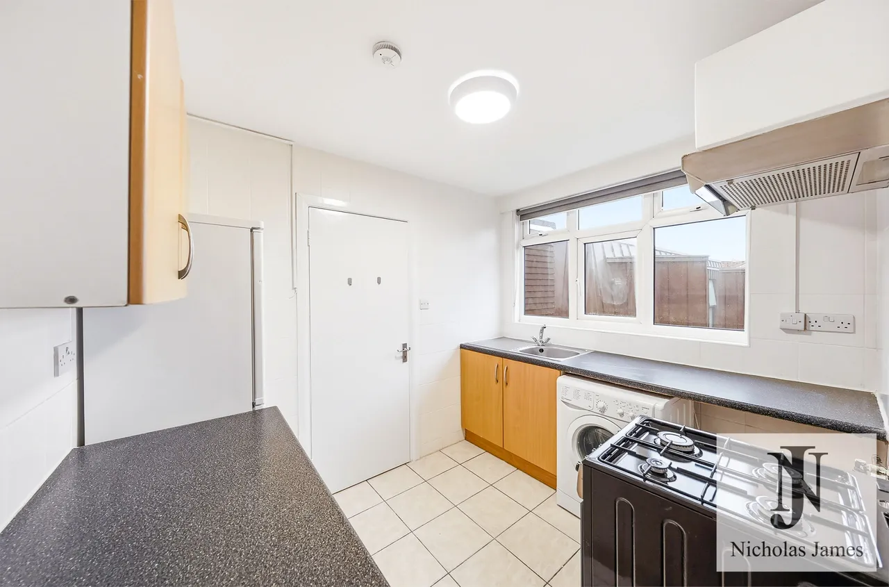 Seven Sisters Road, London, N4, photo 19
