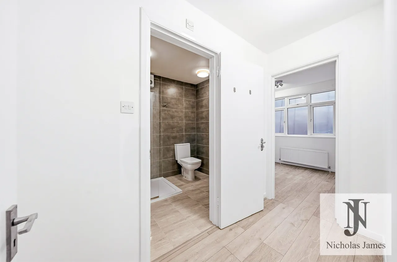 Seven Sisters Road, London, N4, photo 22