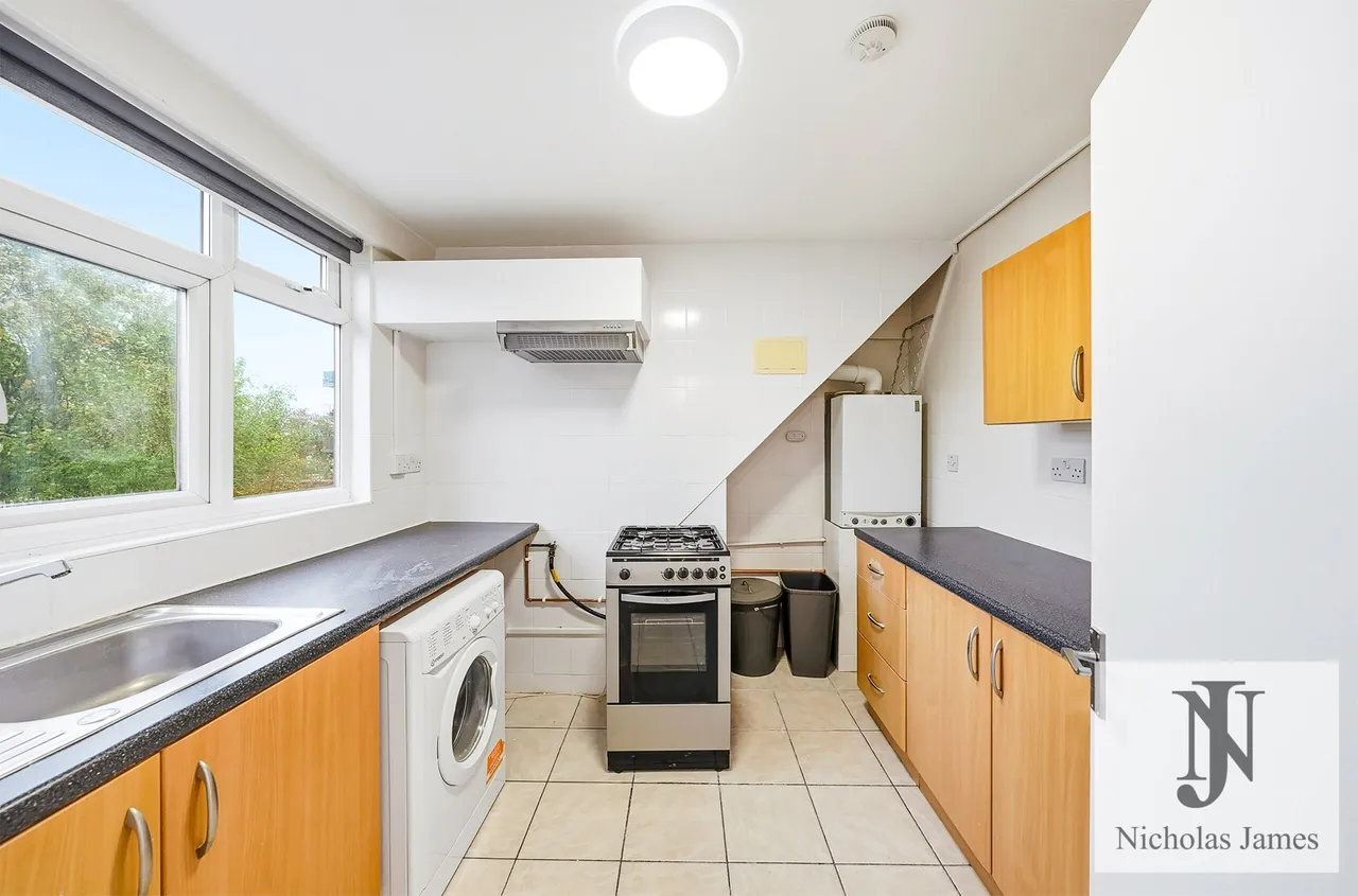 Seven Sisters Road, London, N4, photo 18